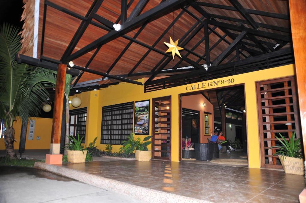 Hotel Amazon Bed And Breakfast Leticia Exterior photo